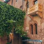 Catena Bridge House